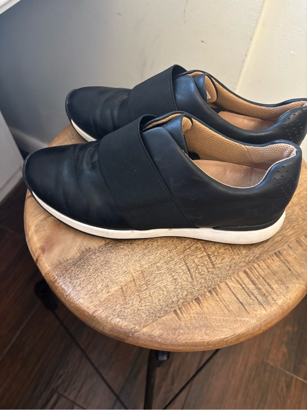 Women’s Vionic Black Slip-On Casual Sneakers 7.5w